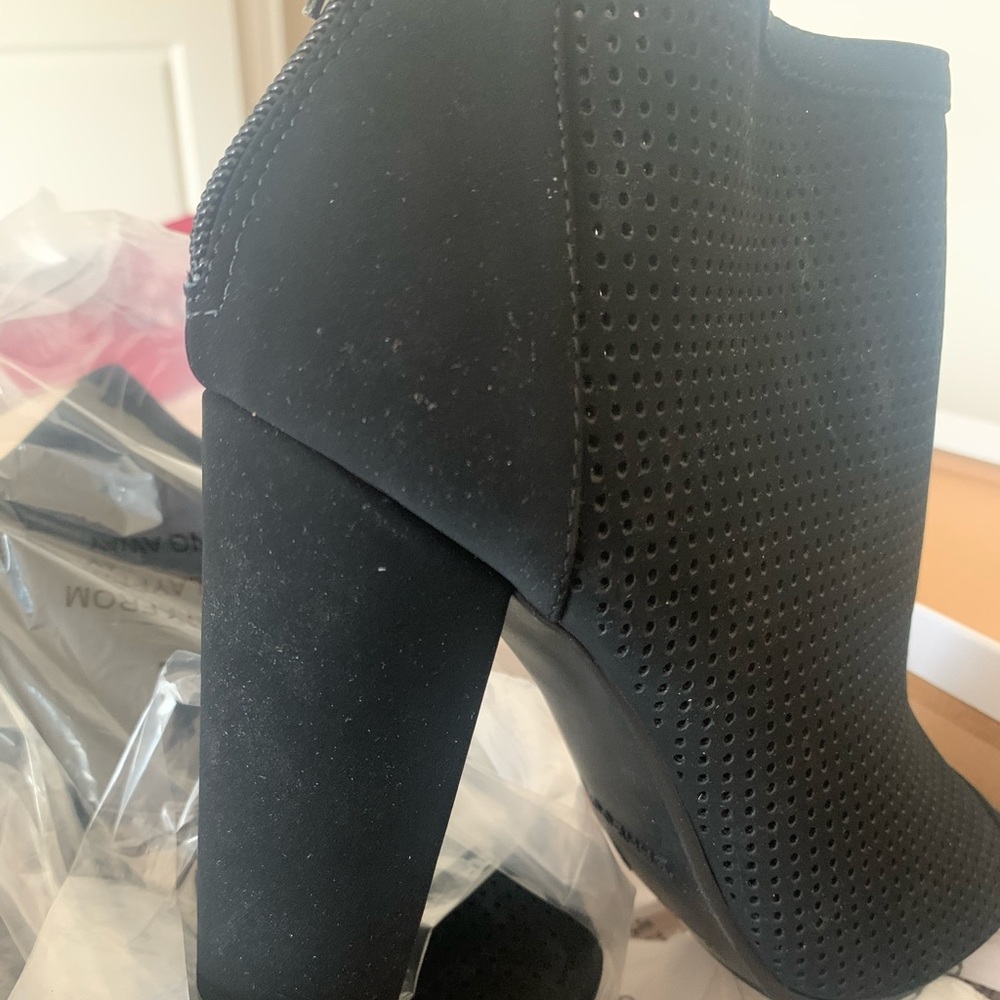 Shoes - Picture 3 of 3